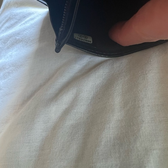 CHANEL 100% Authentic Black Patent Leather Wallet.  Like New. - Picture 10 of 13